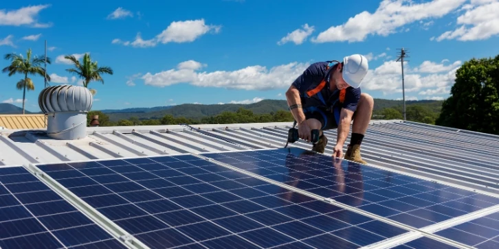 installing solar panels on schools